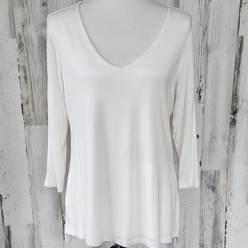 White V-Neck Top 3/4 sleeves